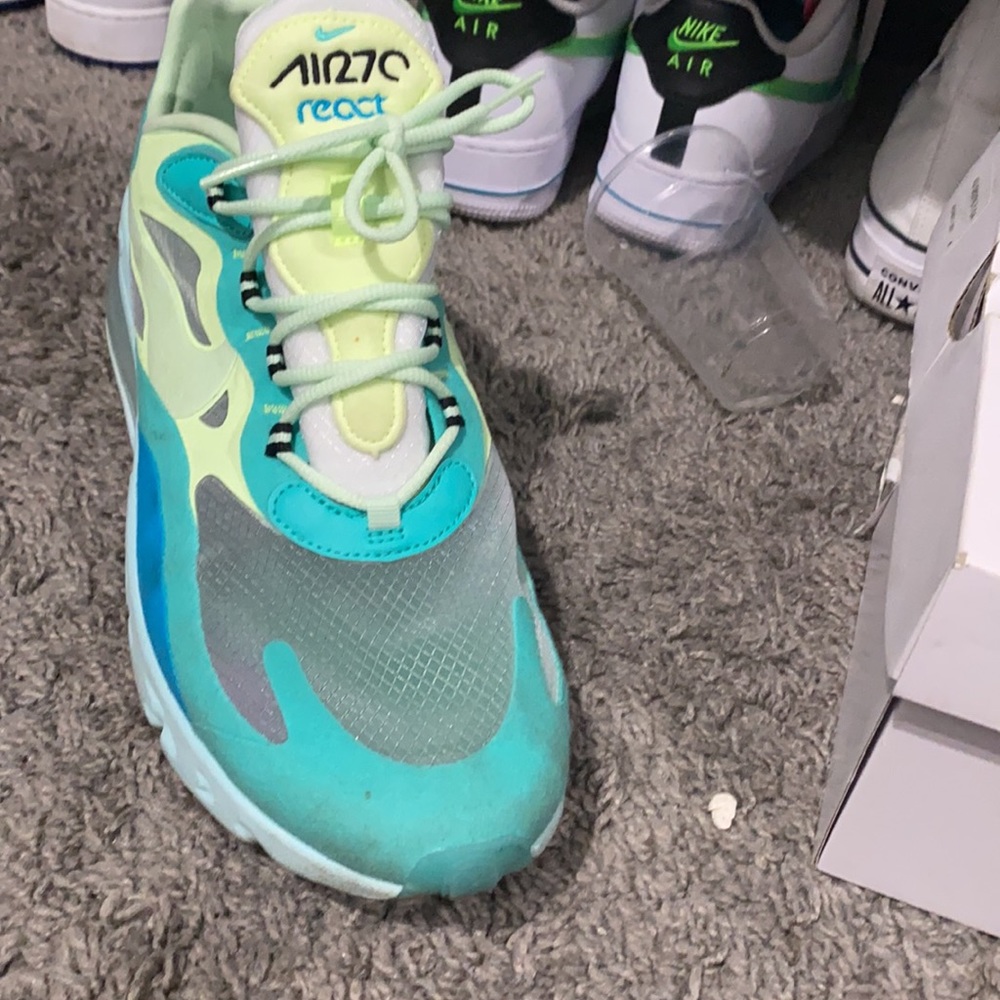 Air max 270 , Little to No damage to them - Picture 2 of 5